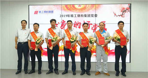 1561939118413446.jpg 好黨員合影1_副本_副本_副本.jpg